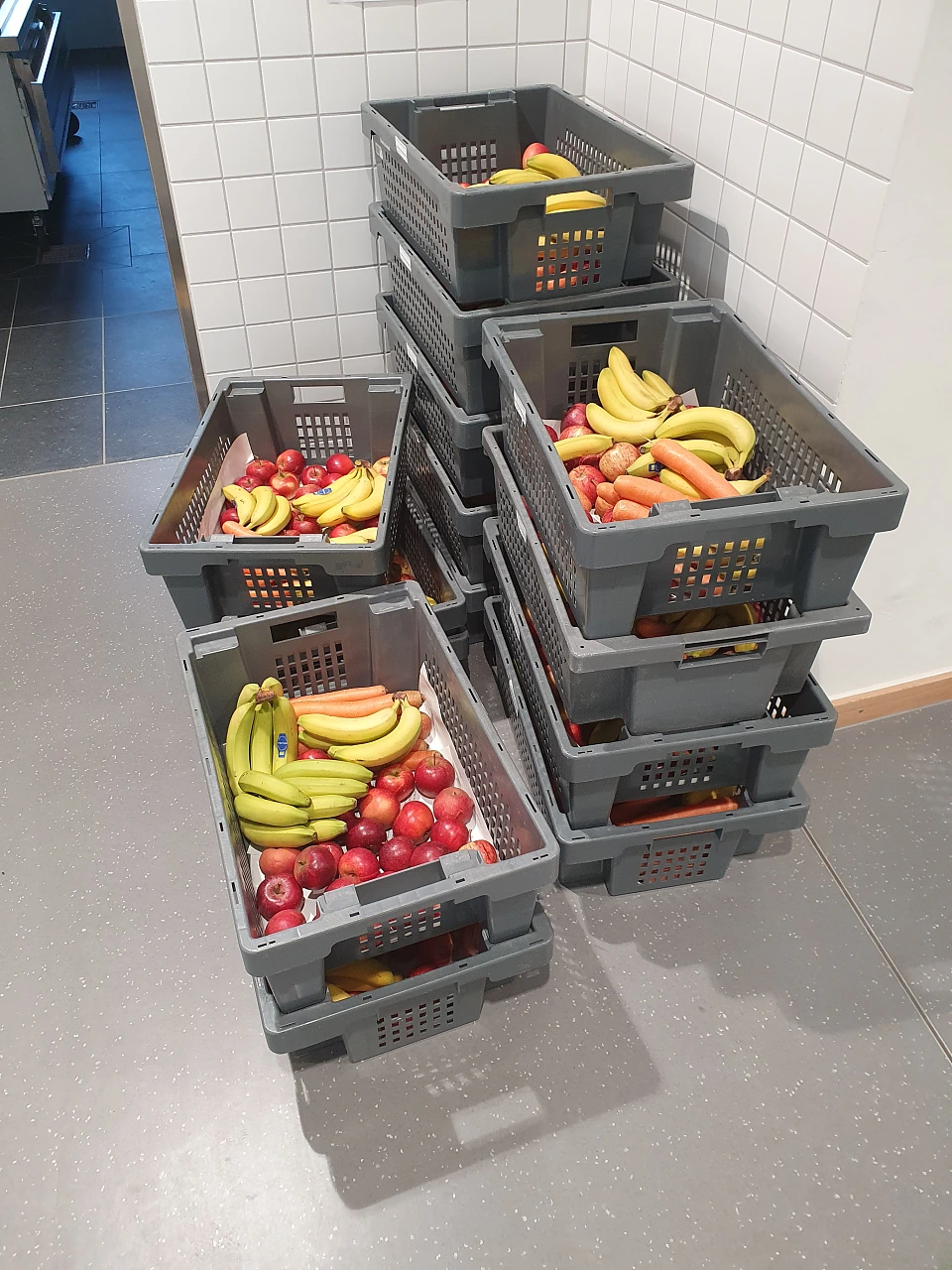 Unsere Obst- und Gem&uuml;sekisten f&uuml;r eine Schulwoche.